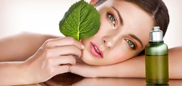 فوائد زيت النعناع للشفاه