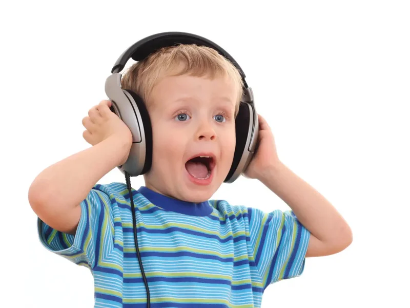 تدمر سمعك وتعزلك عن العالم.. 6 أضرار صحية خطيرة للاستخدام المفرط لسماعات الأذن وكيف تحمي نفسك!