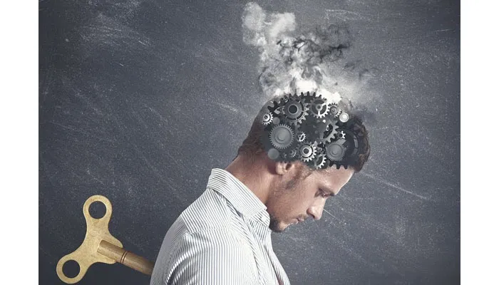 عقلك يطلب الراحة.. 9 علامات خطيرة تكشف وصولك إلى حافة الإرهاق الذهني!